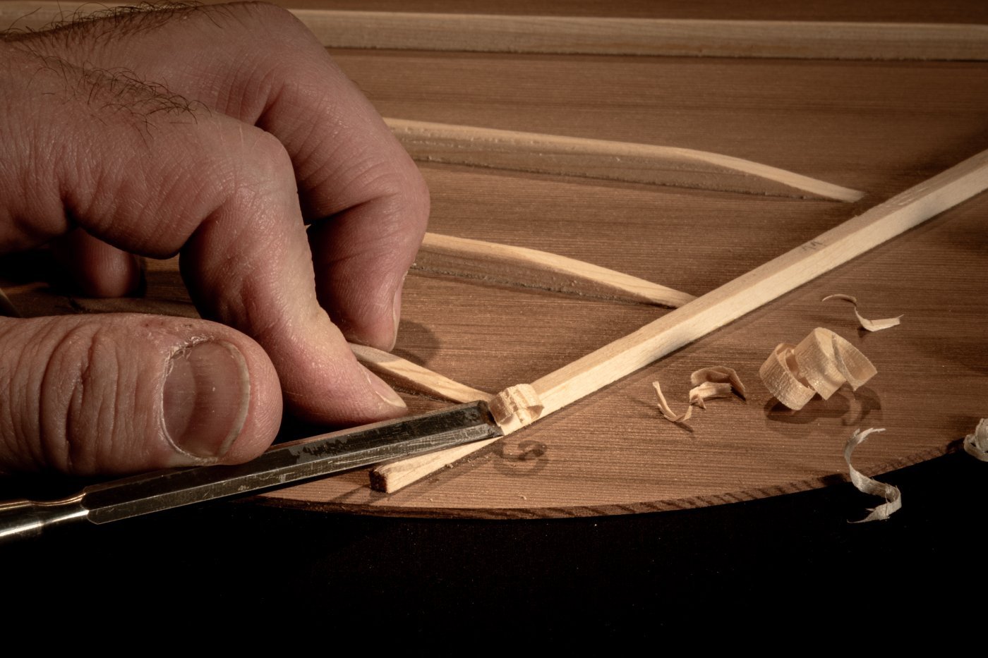 Cepillado a mano de la madera